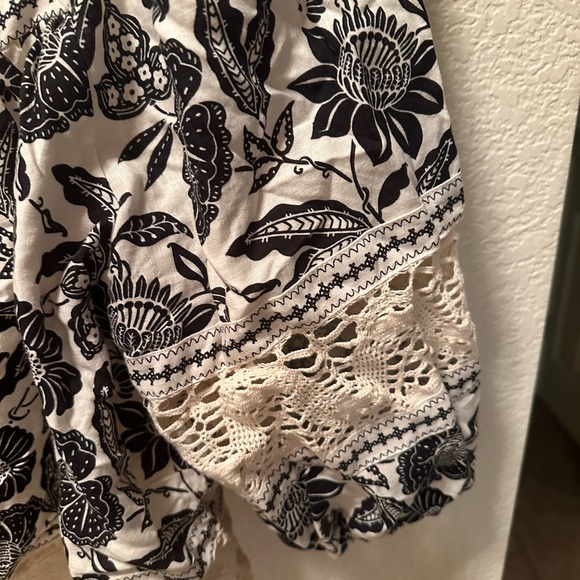 Cream and black blouse - Picture 3 of 4